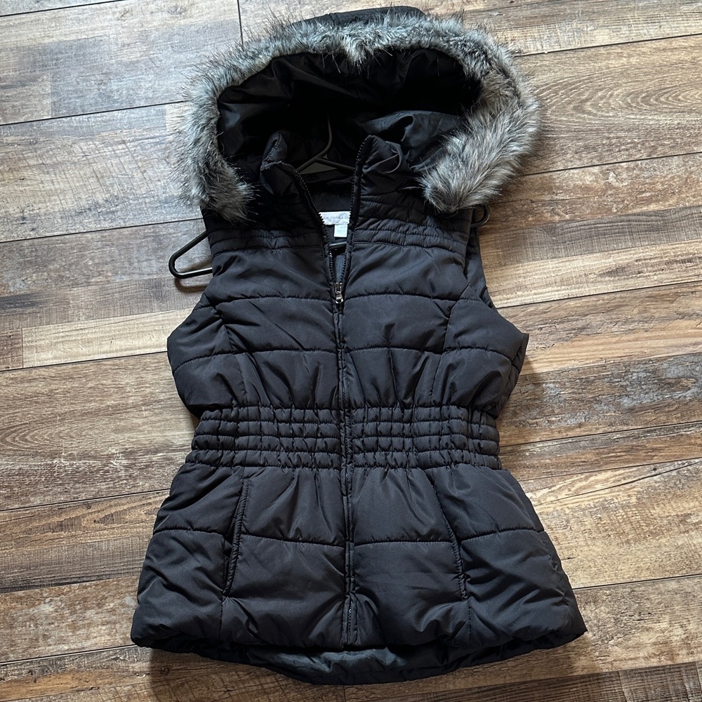 Puffer vest with Detachable Faux Fur Hood